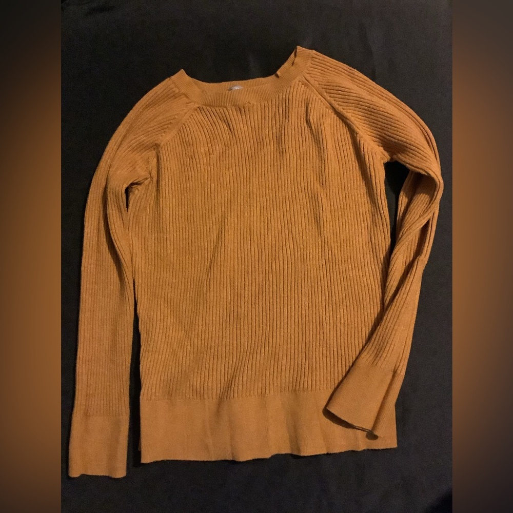 Women’s Volution sweater size small